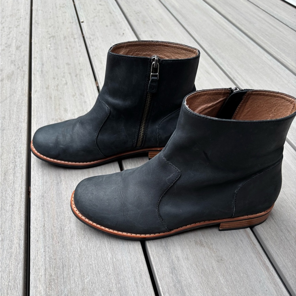 OluKai Black Kaona II Ankle Boots with Side Zipper